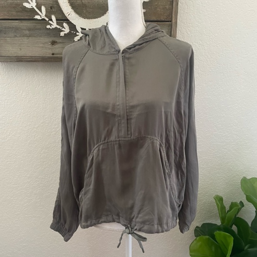 LULULEMON CITY STROLL HOODIE half zip green windbreaker‎ ladies 10?